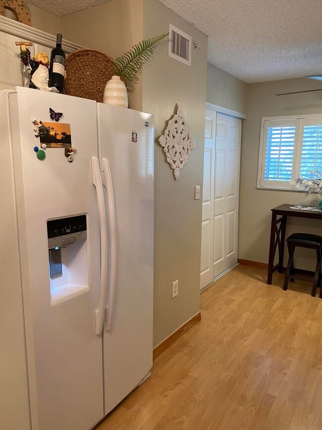 Building Photo - 4734 Lucerne Lakes Blvd