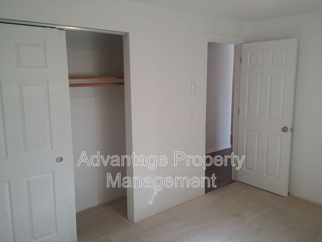 Building Photo - 1708 Del Rio Ave SE