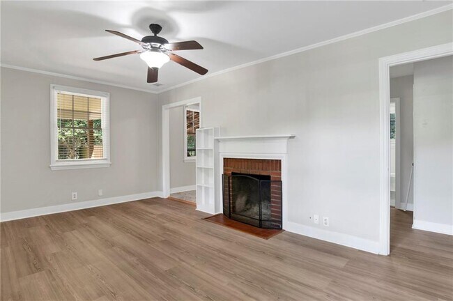 Building Photo - 312 Pineview Ln W