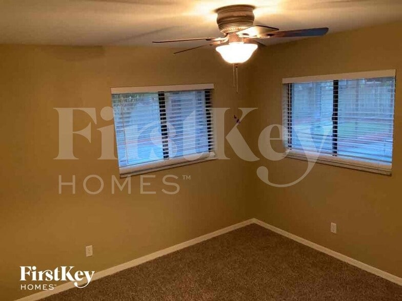 Building Photo - 233 SW 38th St