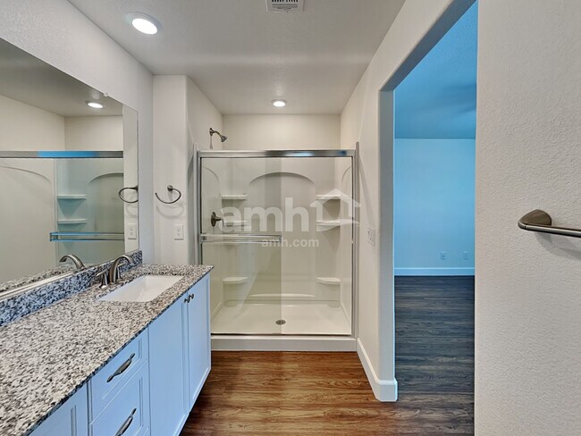 Building Photo - 9260 S Park St