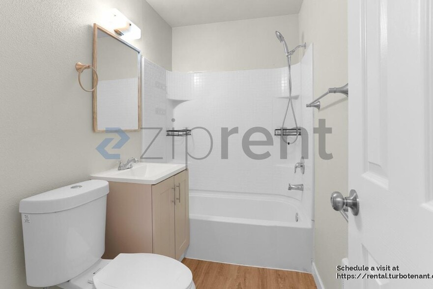 Building Photo - 1502 Kirkland Ave NE