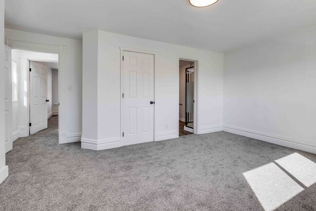 Building Photo - 328 Sweetbriar St