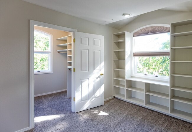 Building Photo - 18530 King Eider Ln