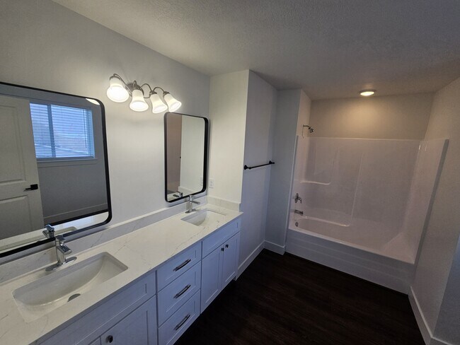 Building Photo - 112 E 730 N