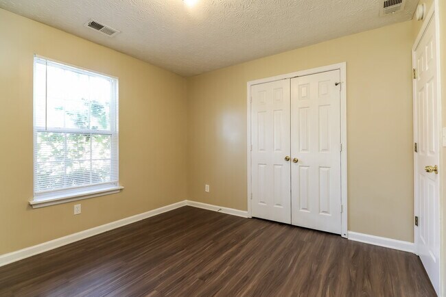 Building Photo - 40 Hunters Ridge Ct