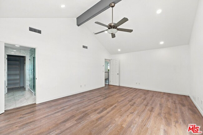 Building Photo - 4355 Chaumont Rd