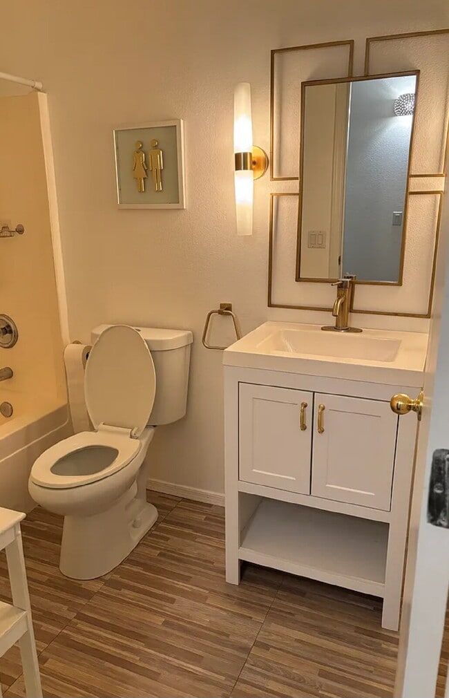 Building Photo - Charming Butler Place Home with a Swimming Pool