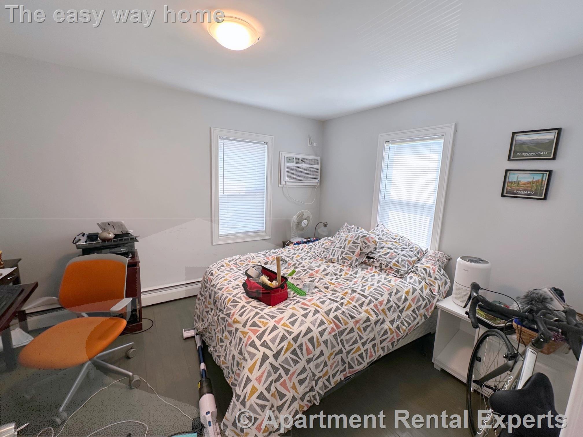 Building Photo - 164 Charles St