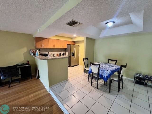 Building Photo - 3740 Inverrary Dr