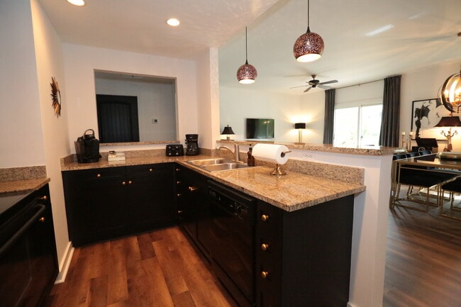 Kitchen - 955 Registry Blvd