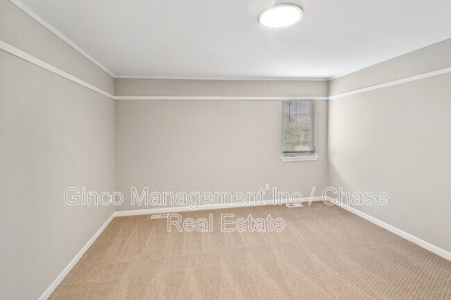 Building Photo - 1320 E Arnold St