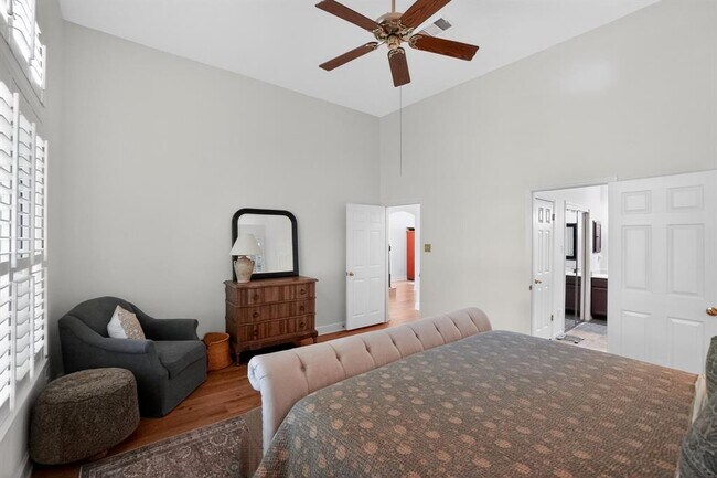 Building Photo - 300 N Carriage Hills Dr