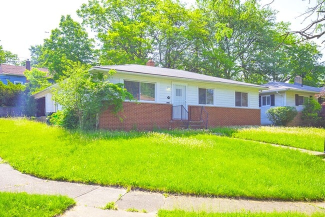 Building Photo - 3 BED 1 BATH BEAUTIFUL SINGLE FAMILY HOME ...
