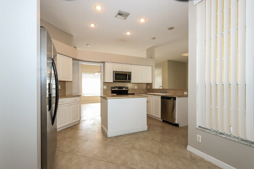 Building Photo - 984 Lake Breeze Dr