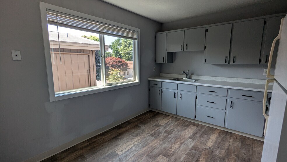 Kitchen - 2910 SE Gladstone St