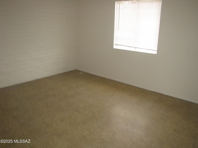 Building Photo - 6731 E Escalante Rd