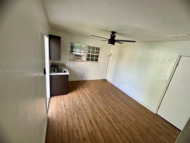 Building Photo - 7673 Plantation Blvd