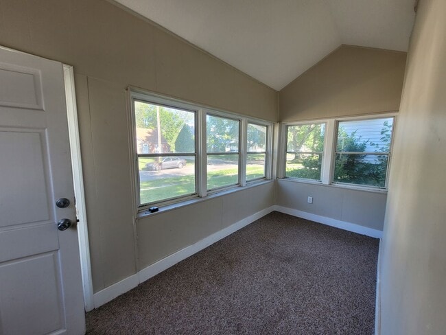 Building Photo - Two bedroom, One Bathroom Home with Partially fenced back yard