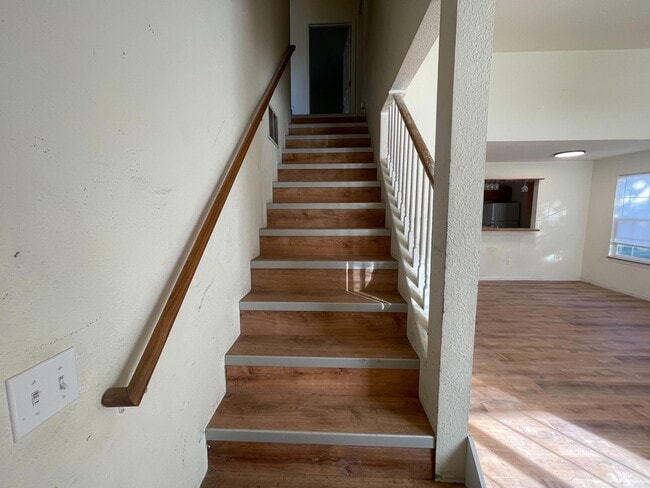 Building Photo - 1330 N Frideriki Dr