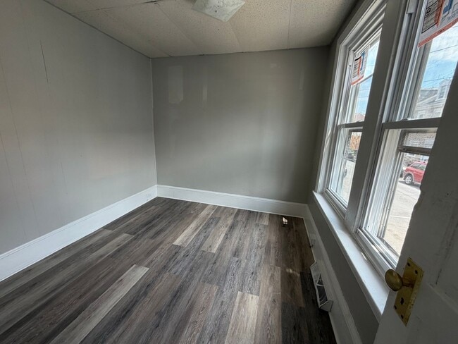 Building Photo - 1023 Greenwich St