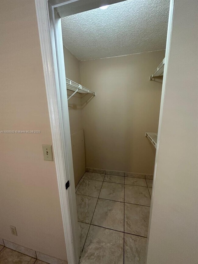 Building Photo - 2846 S University Dr