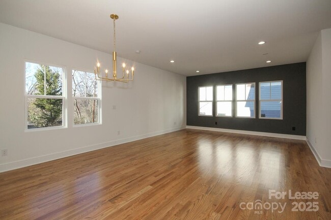 Building Photo - 1110 Greenleaf Ave