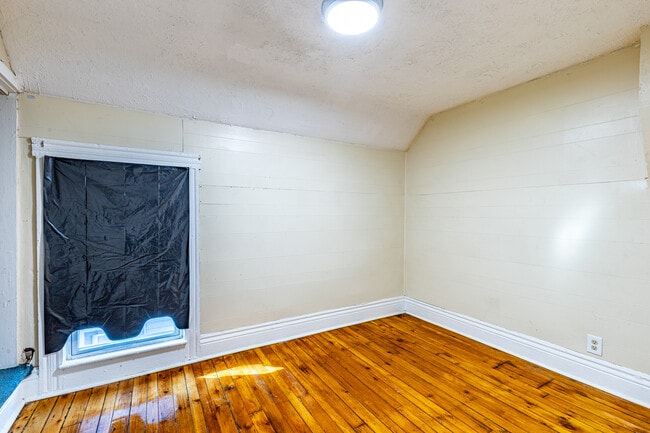 Building Photo - 447 Hawley St