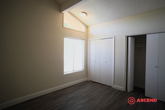 Building Photo - Phenomenal Home Located In Gated Community!