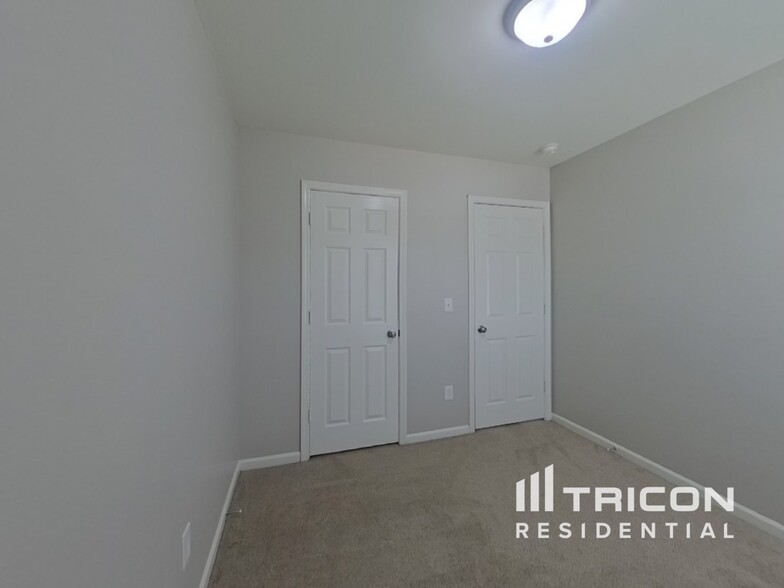 Building Photo - 1513 Crandon Dr