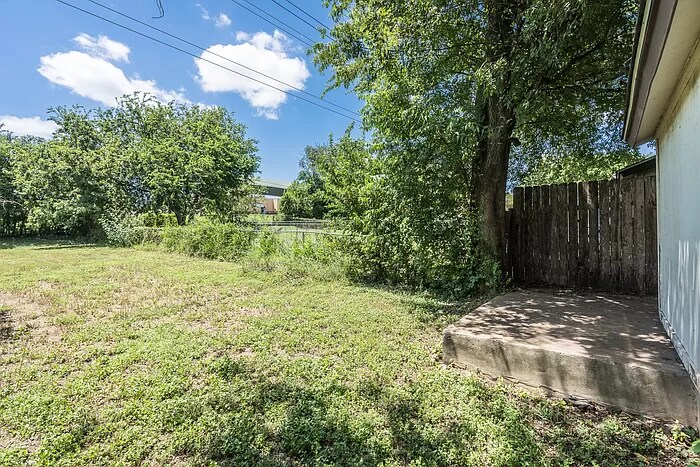 Building Photo - 6809 Blue Dawn Trl