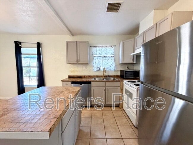 Building Photo - 1231 N Boston Pl