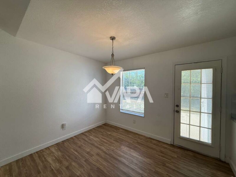 Building Photo - 5526 Green Grove Dr