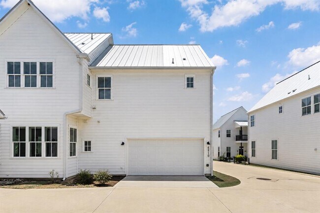 Building Photo - 4810 Springdale Rd