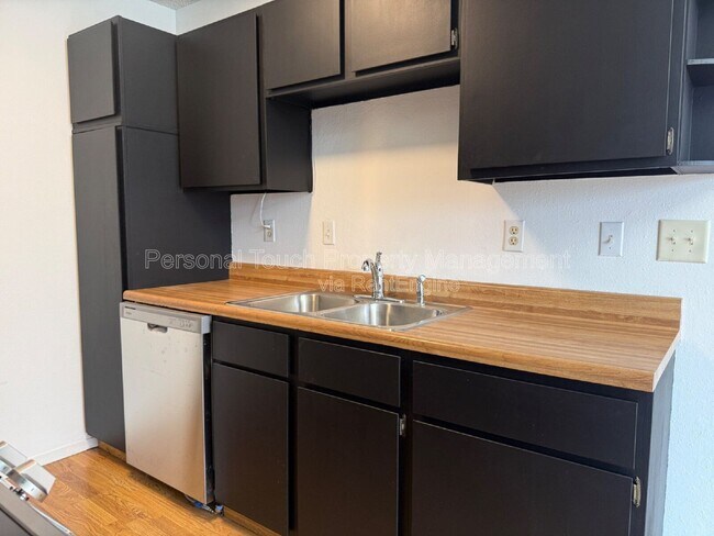 Building Photo - 2131 2nd Ave E