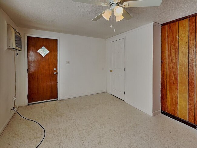 Building Photo - 9610 N 12th St