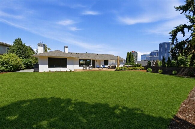 Building Photo - 3Bd/2Ba Bellevue Home