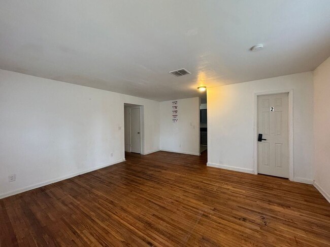 Building Photo - 416 Sun Ct