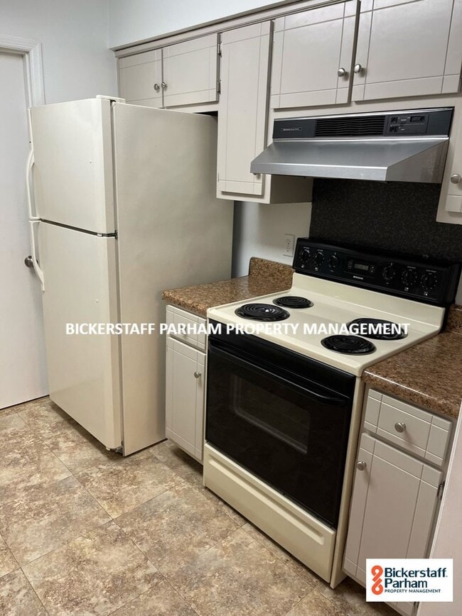 Building Photo - Great Experiences Are Just Around The Corner, Located Off Wynnton Road!