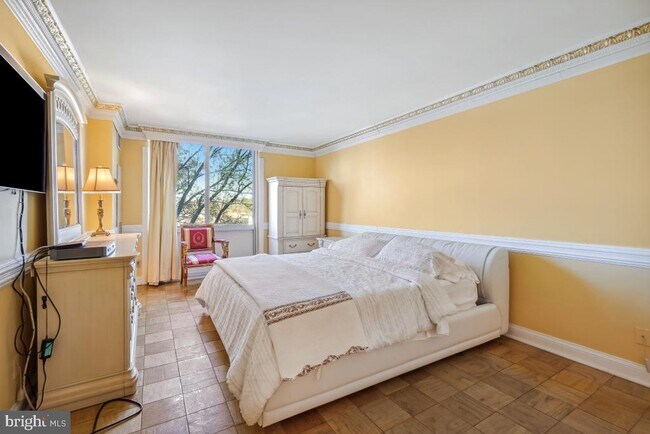 Building Photo - 5101 River Rd