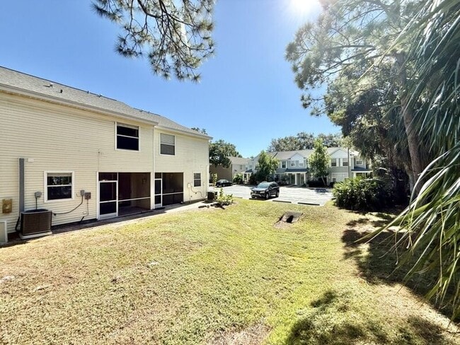 Building Photo - 13706 Forest Lake Dr