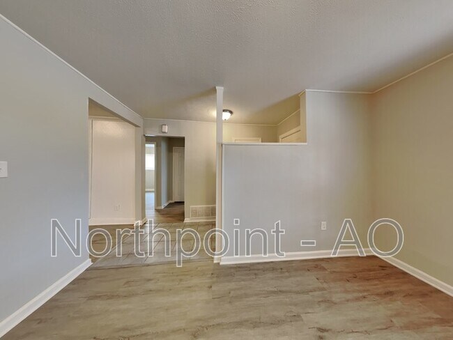 Building Photo - 3207 Daniel Dr