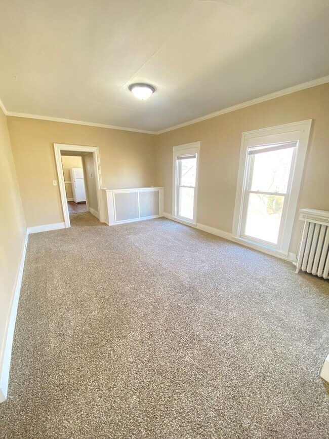 Building Photo - 217 W Irving Ave