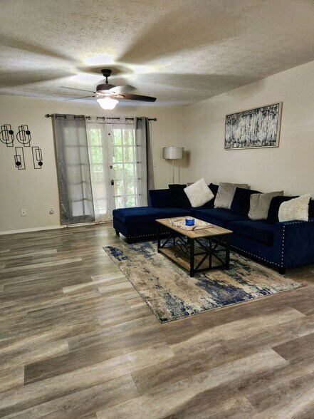 Building Photo - 905 Wynnes Ridge Cir SE
