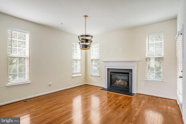 Building Photo - 23210 Roberts Tavern Dr