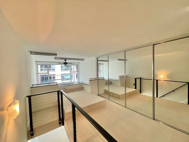 Building Photo - Beautiful Mid Century Modern Condo in Tali...