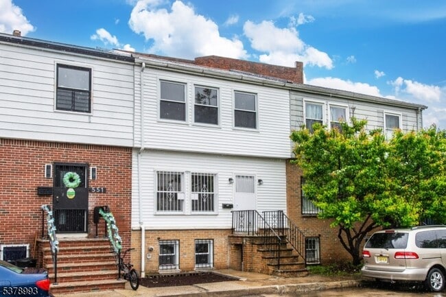 Building Photo - 553 Ocean Ave