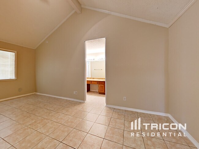 Building Photo - 6810 Maple Lk St