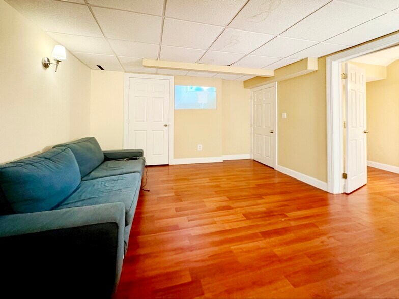 Building Photo - 184 Saint Paul St