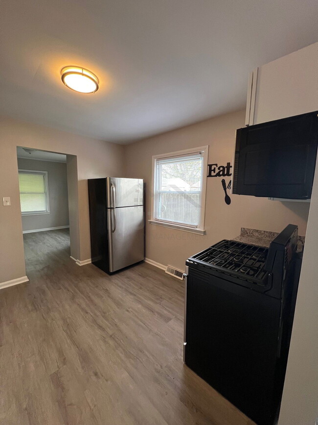 Building Photo - 28273 Schram St
